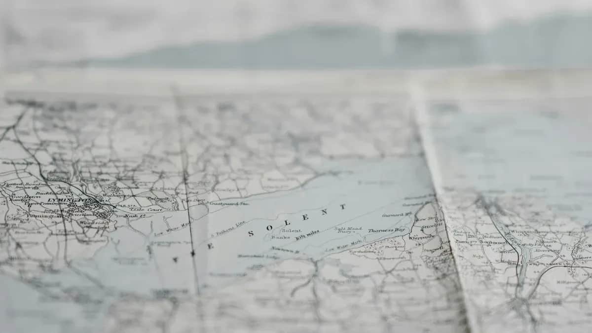 A mostly red map: what it does not tell you about people
