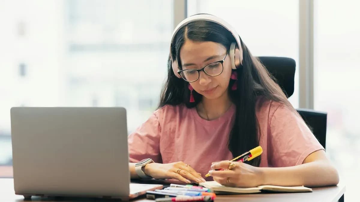 Aprender línguas com podcasts: quais estratégias ajudam na compreensão?