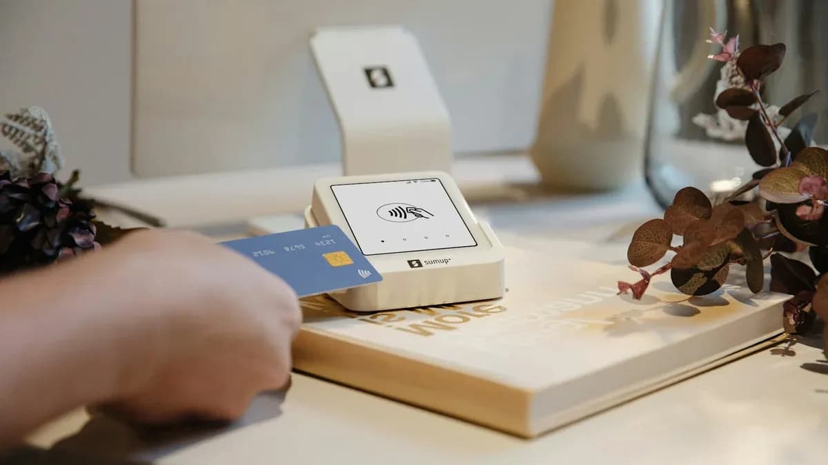 Cómo manejar la conversión dinámica de divisa al pagar en el extranjero